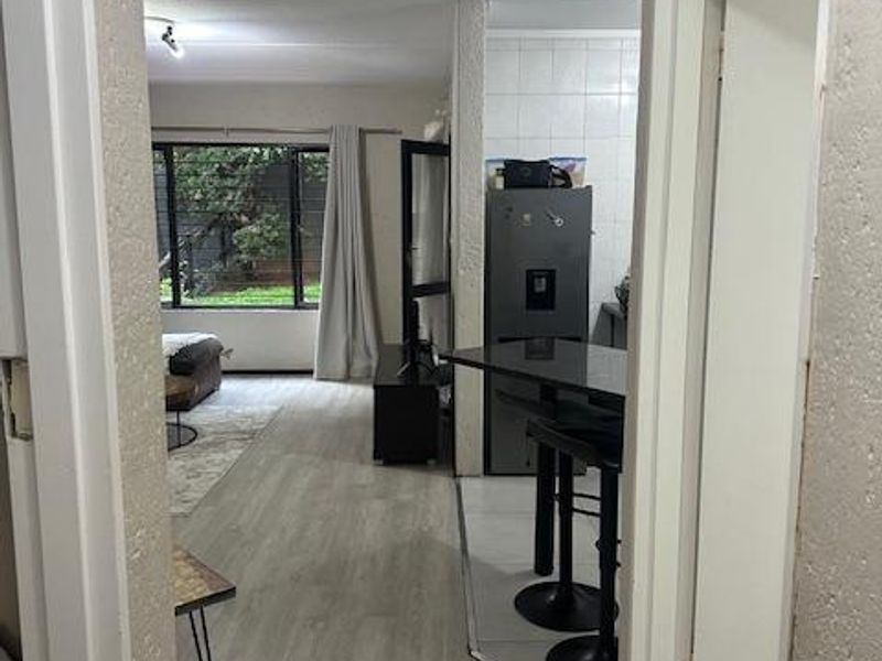 STYLISH ONE BED APARTMENT IN THE HEART OF MORNINGSIDE - Photo 3