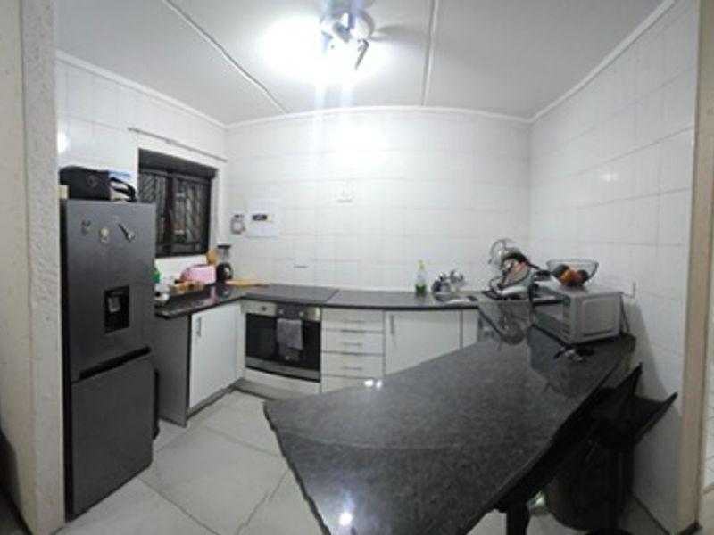 STYLISH ONE BED APARTMENT IN THE HEART OF MORNINGSIDE - Photo 8