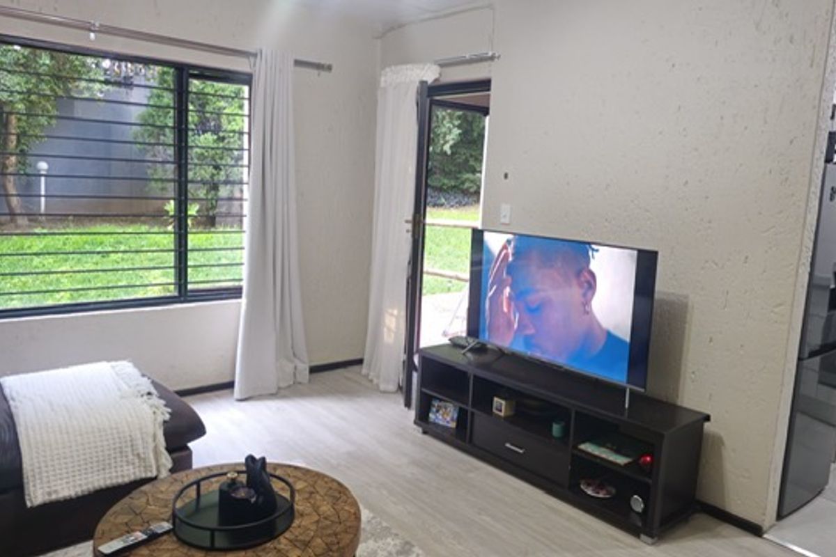 STYLISH ONE BED APARTMENT IN THE HEART OF MORNINGSIDE - Photo 4