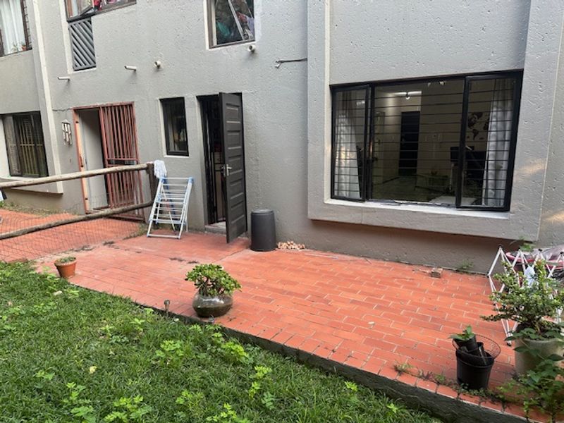 STYLISH ONE BED APARTMENT IN THE HEART OF MORNINGSIDE - Photo 2