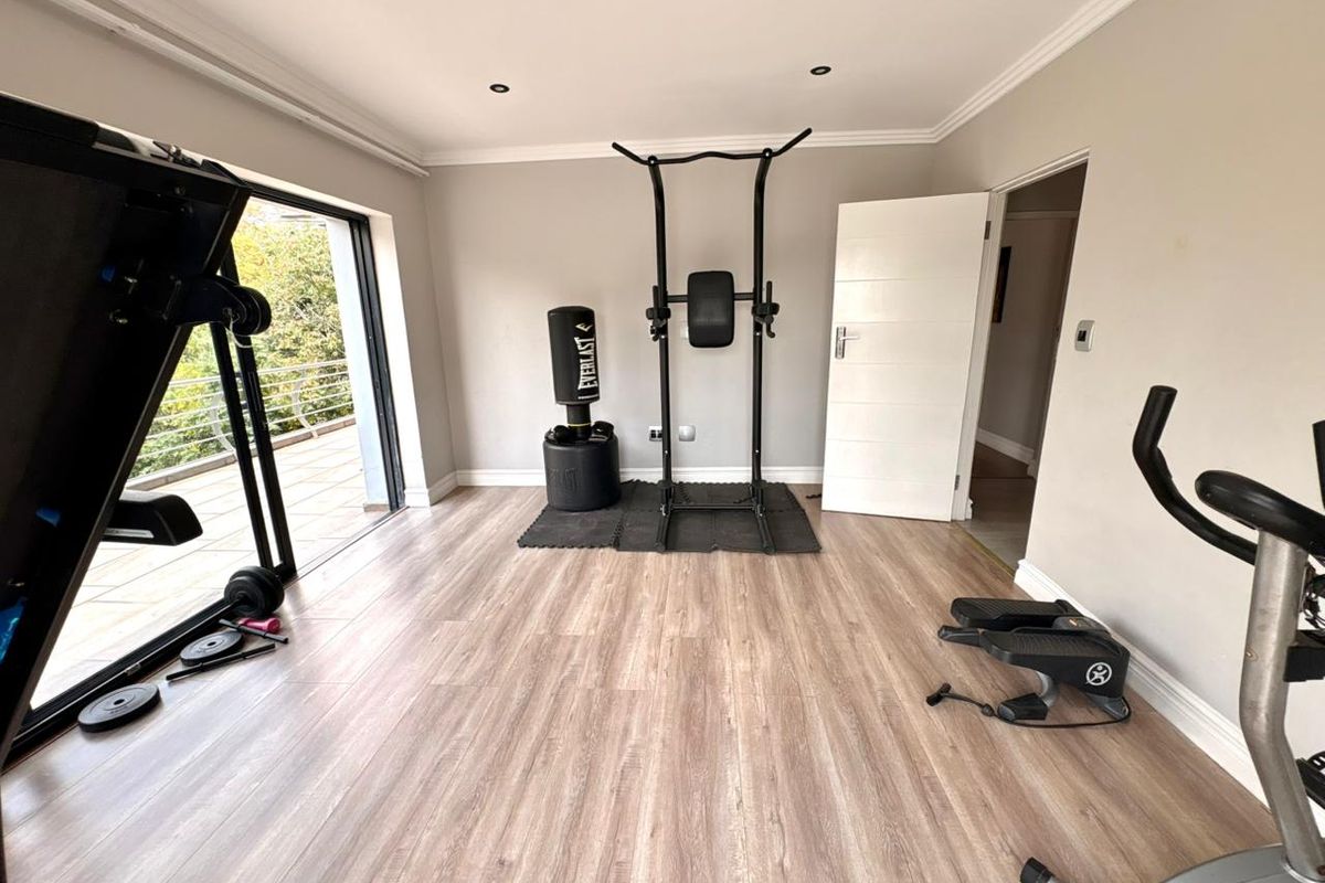 A Family Home to Let in Edenburg Sandton - Photo 5