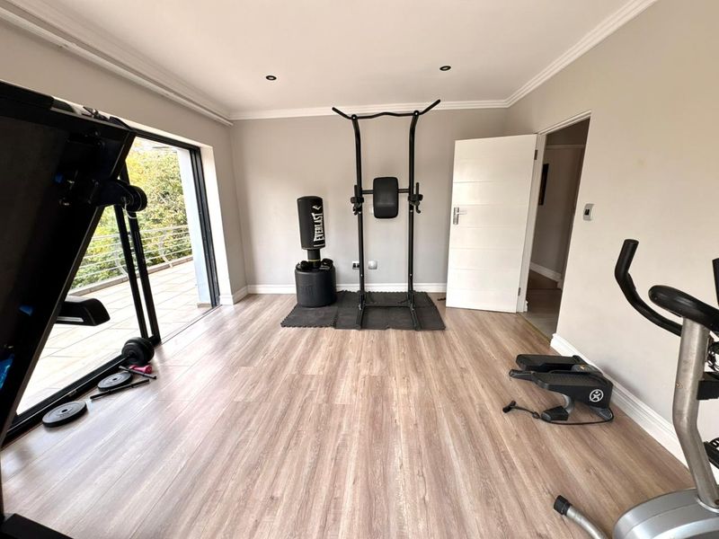 A Family Home to Let in Edenburg Sandton - Photo 5