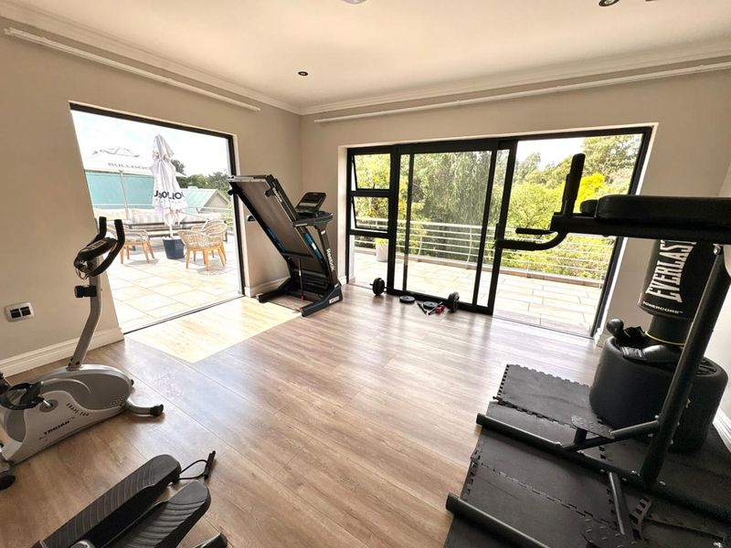 A Family Home to Let in Edenburg Sandton - Photo 8