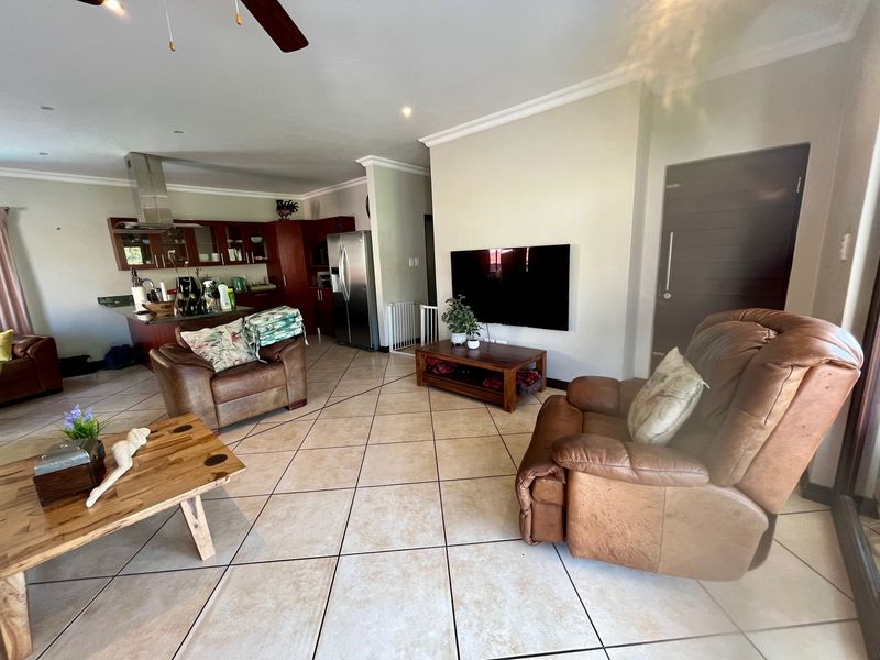 3 Bedroom House to Let in Secure Estate - Photo 6