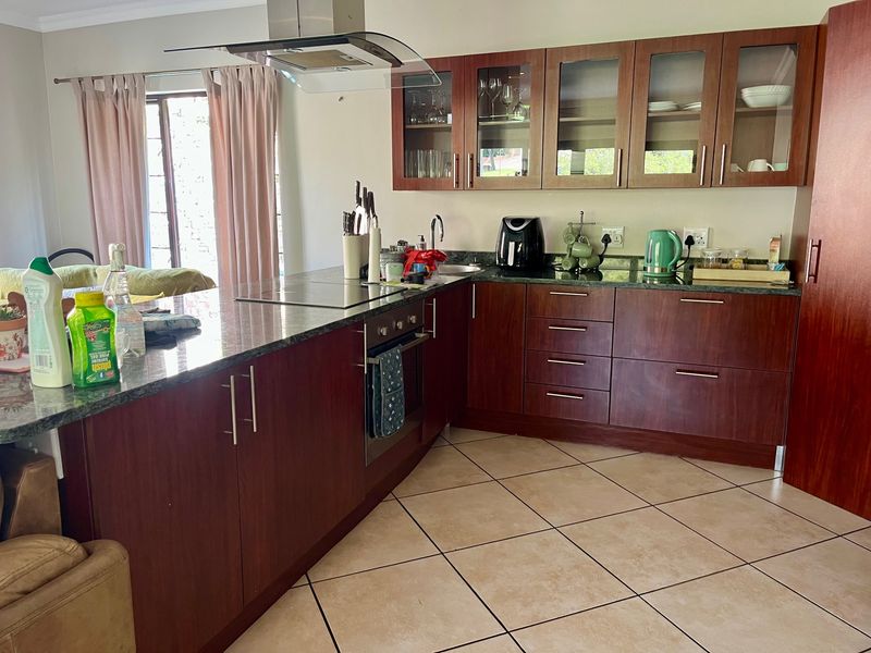 3 Bedroom House to Let in Secure Estate - Photo 4