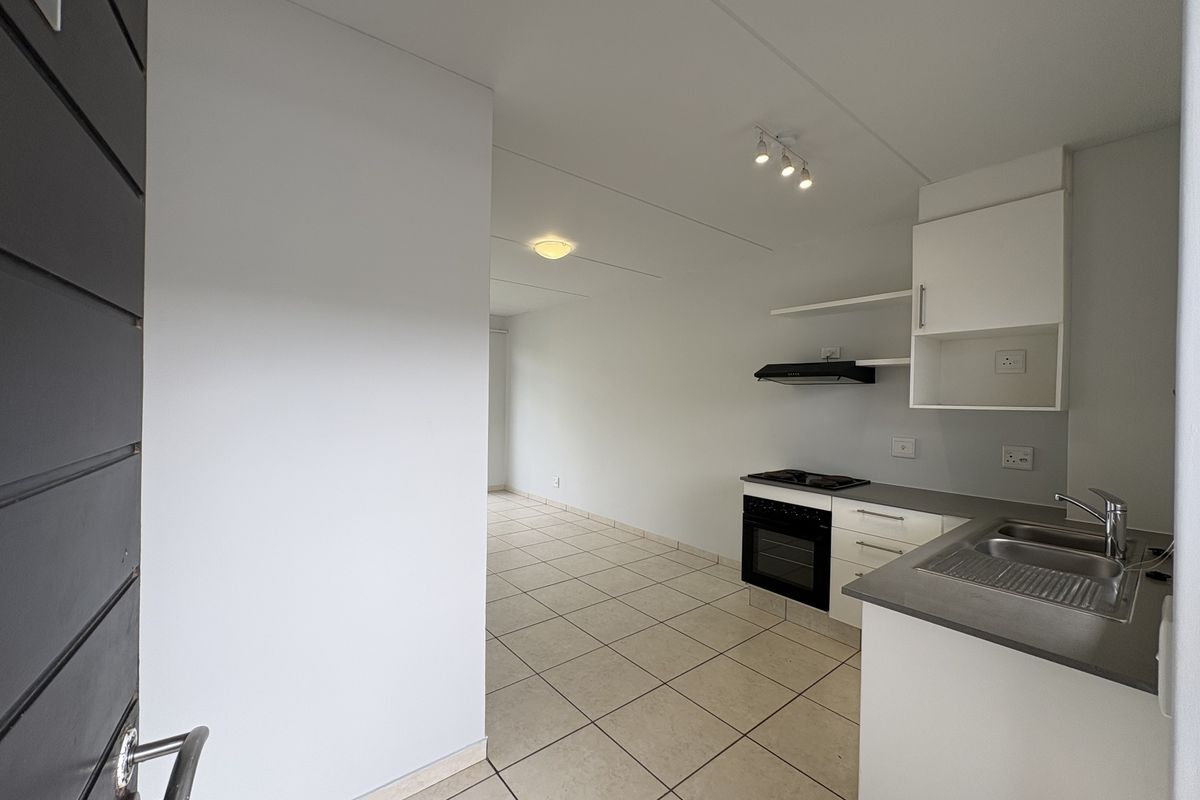 COSY ONE-BEDROOM APARTMENT - Photo 2