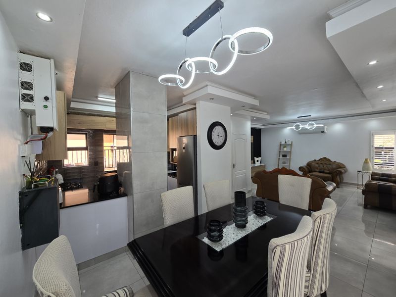 Sole Mandate - Large Family Duplex in sought after estate - Photo 8