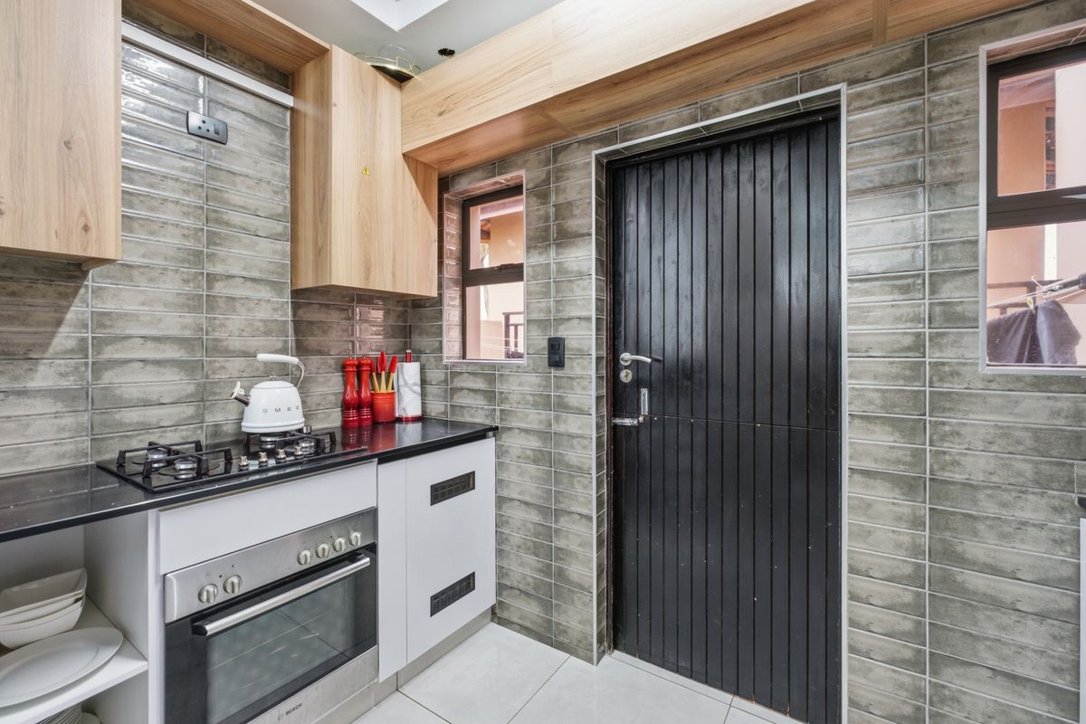 Sole Mandate - Large Family Duplex in sought after estate - Photo 5