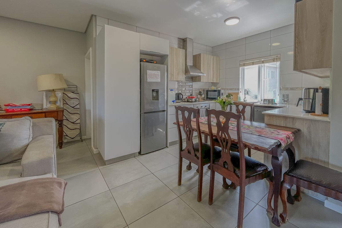 Investor-Ready 2 Bed with Dual En-Suites & Modern Finishes - Photo 2