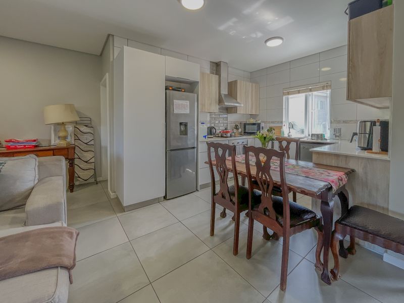 Investor-Ready 2 Bed with Dual En-Suites & Modern Finishes - Photo 2