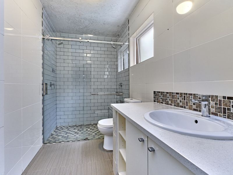 2 Bedroom Ground Floor Apartment to Let - Photo 4