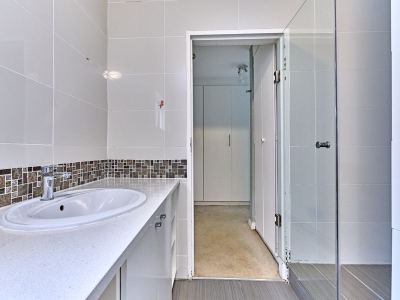 2 Bedroom Ground Floor Apartment to Let - Photo 5