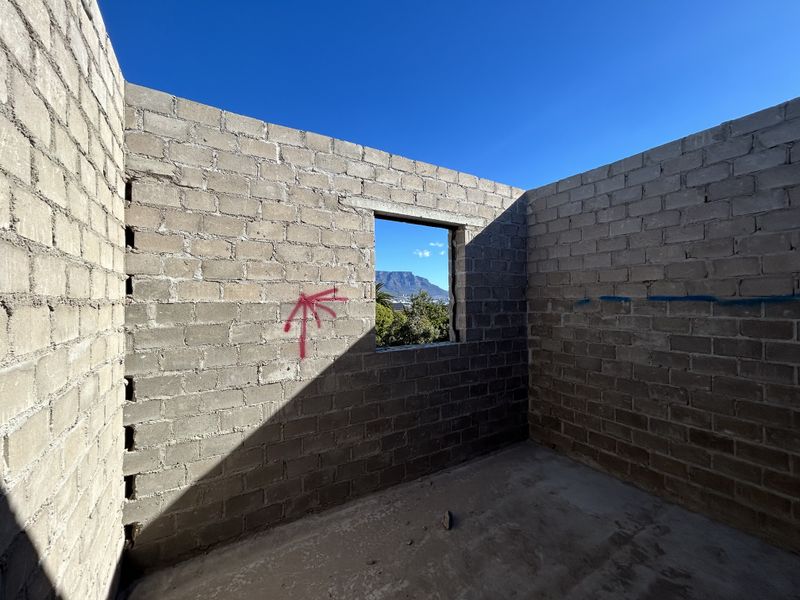 Top floor Apartment with Stunning Table Mountain Views - Photo 10