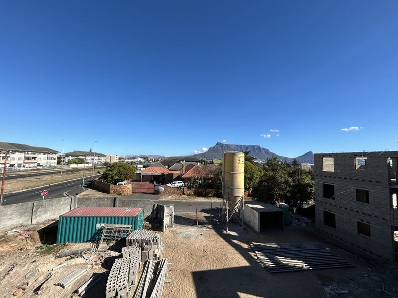 Top floor Apartment with Stunning Table Mountain Views - Photo 9