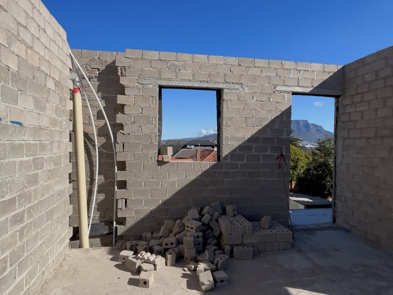 Top floor Apartment with Stunning Table Mountain Views - Photo 7