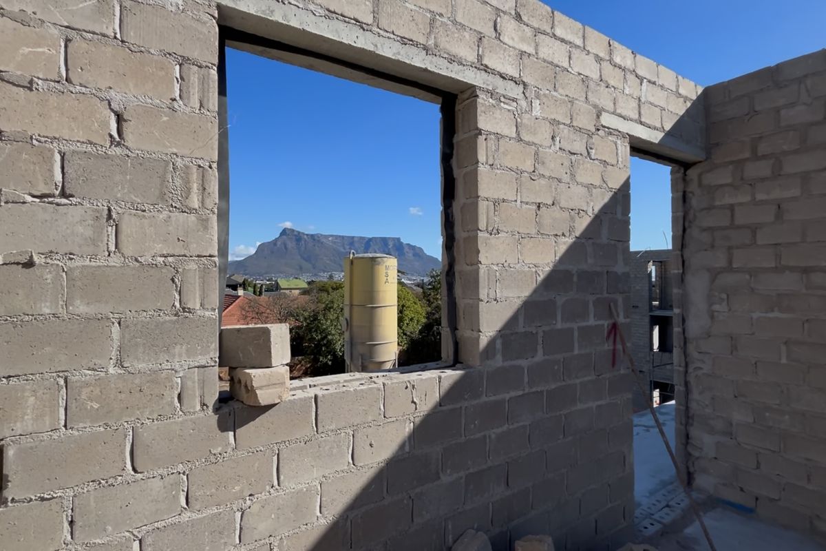 Top floor Apartment with Stunning Table Mountain Views - Photo 4
