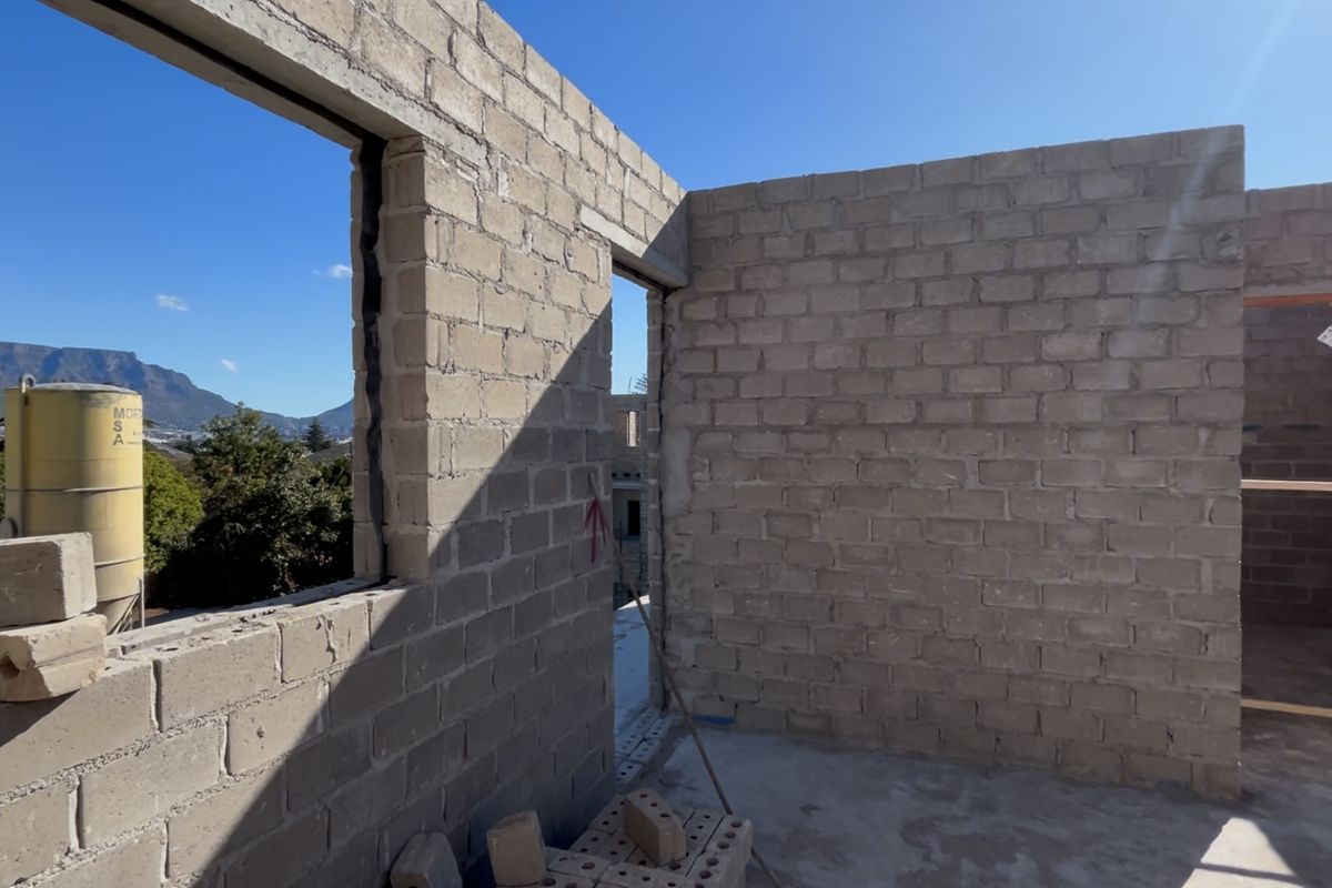 Top floor Apartment with Stunning Table Mountain Views - Photo 5