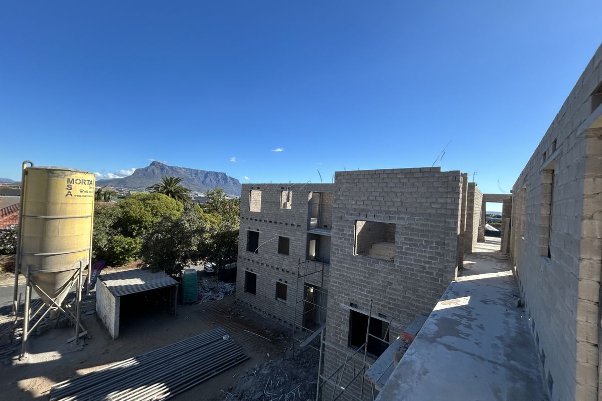 Top floor Apartment with Stunning Table Mountain Views - Photo 3