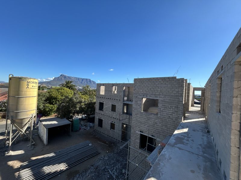 Top floor Apartment with Stunning Table Mountain Views - Photo 3