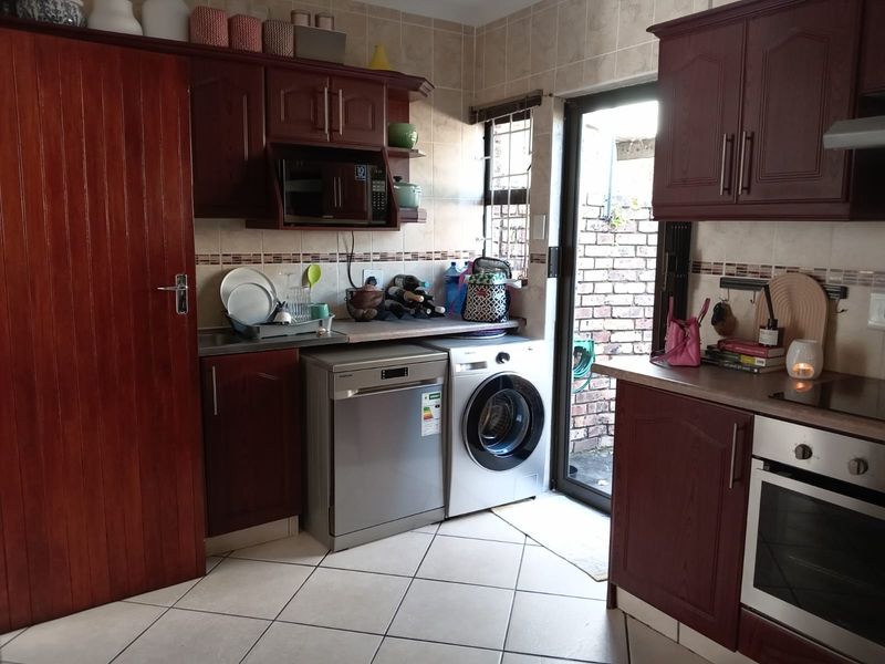 Discover Peaceful Living in This Charming Meerensee Simplex - Photo 3