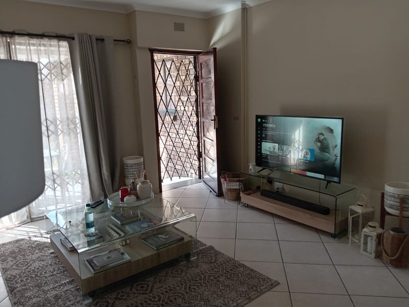 Discover Peaceful Living in This Charming Meerensee Simplex - Photo 4