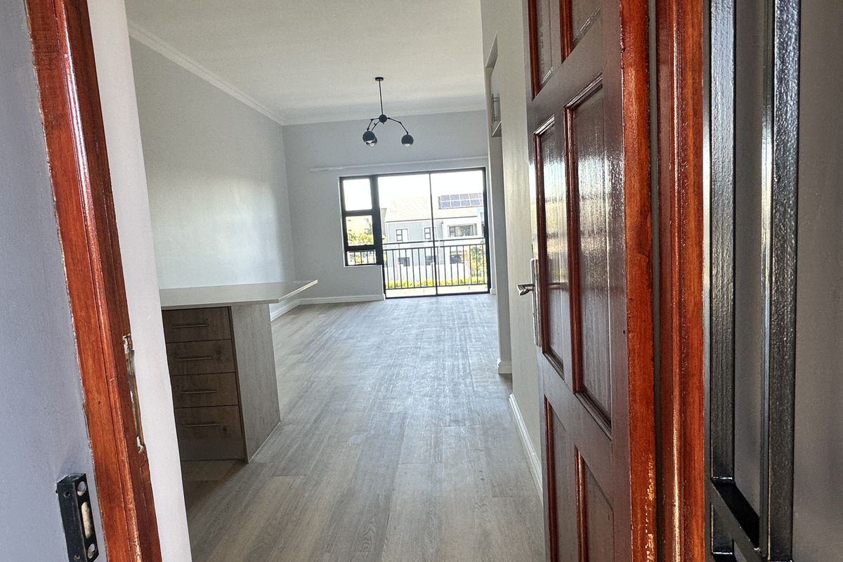 Modern 2 Bedroom Apartment for Sale in Burgundy Estate in Sought After Complex - Photo 2