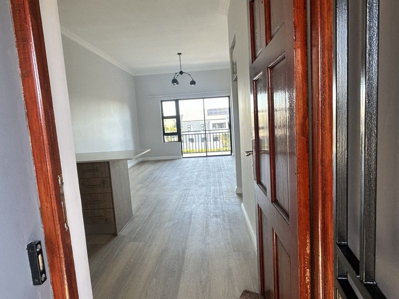 Modern 2 Bedroom Apartment for Sale in Burgundy Estate in Sought After Complex - Photo 2