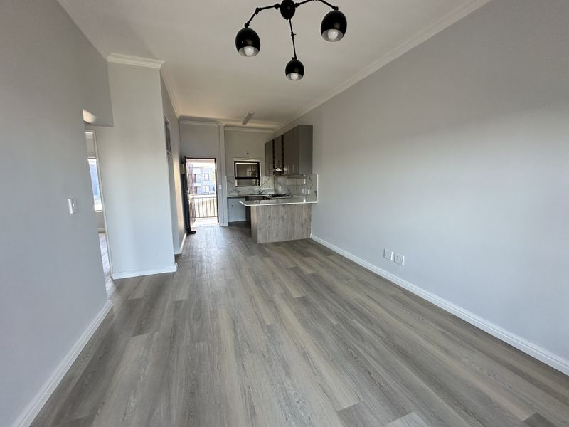 Modern 2 Bedroom Apartment for Sale in Burgundy Estate in Sought After Complex - Photo 8