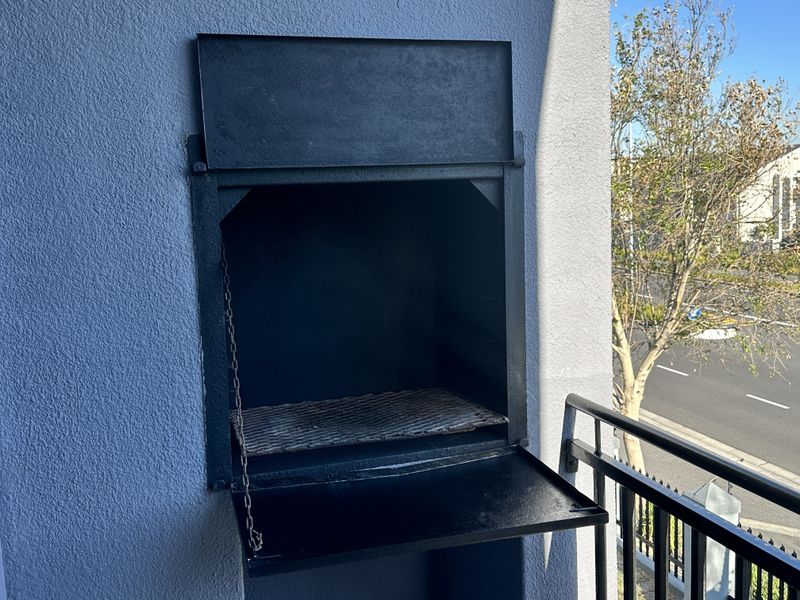 Modern 2 Bedroom Apartment for Sale in Burgundy Estate in Sought After Complex - Photo 7