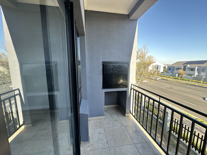 Modern 2 Bedroom Apartment for Sale in Burgundy Estate in Sought After Complex - Photo 6