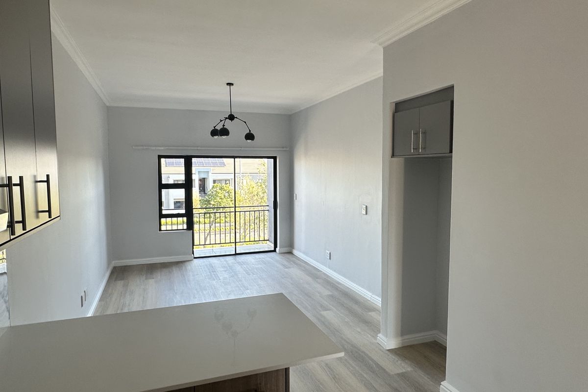 Modern 2 Bedroom Apartment for Sale in Burgundy Estate in Sought After Complex - Photo 5