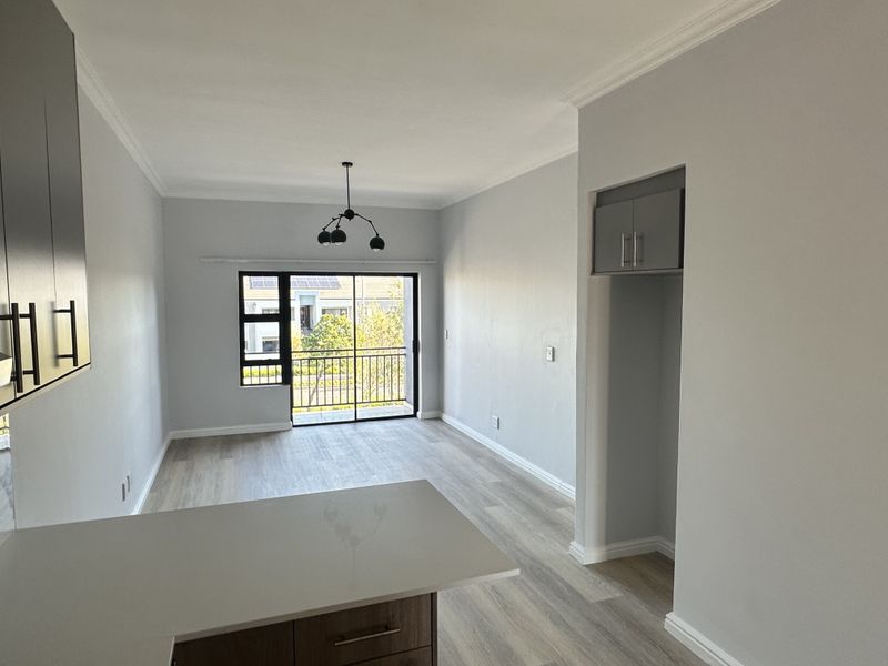 Modern 2 Bedroom Apartment for Sale in Burgundy Estate in Sought After Complex - Photo 5