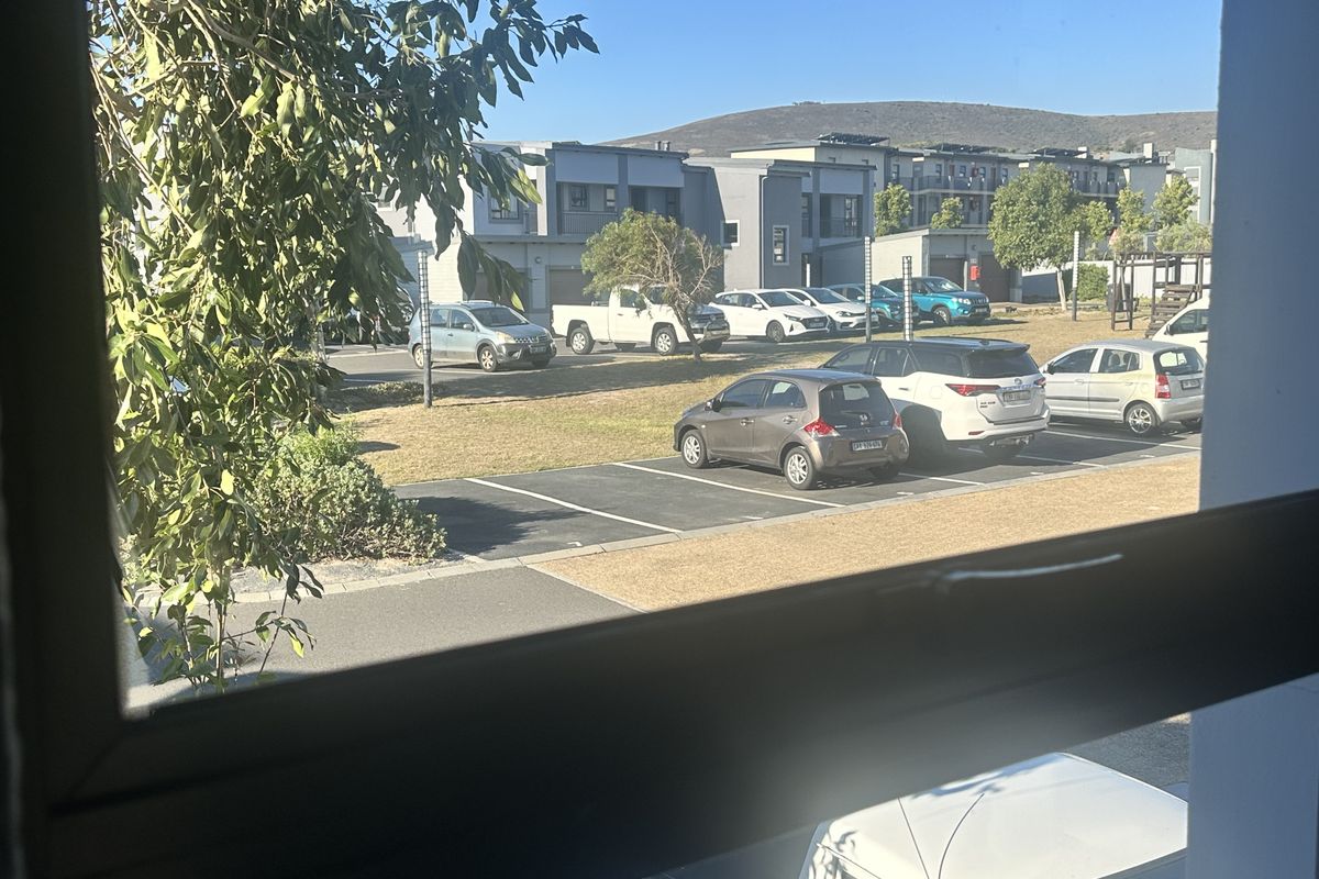 Modern 2 Bedroom Apartment for Sale in Burgundy Estate in Sought After Complex - Photo 3