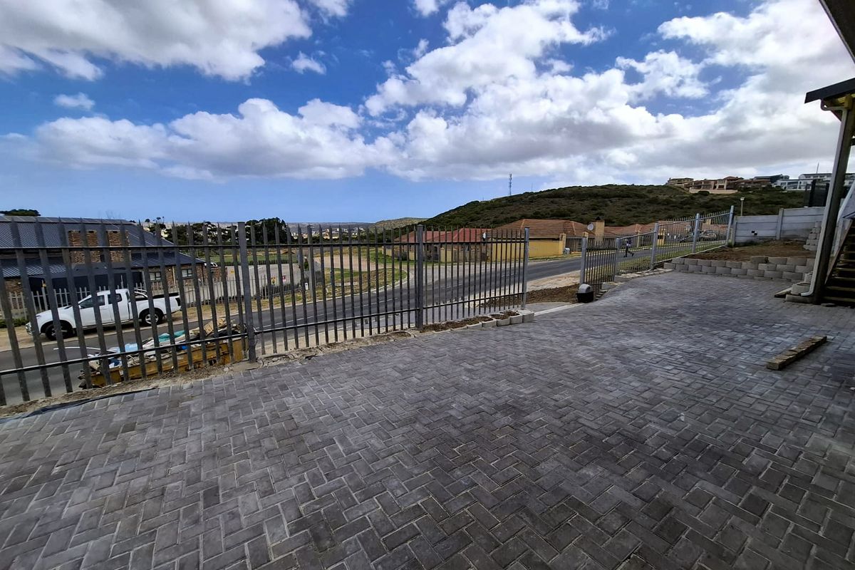Freestanding For Sale In Mossel Bay - Photo 4
