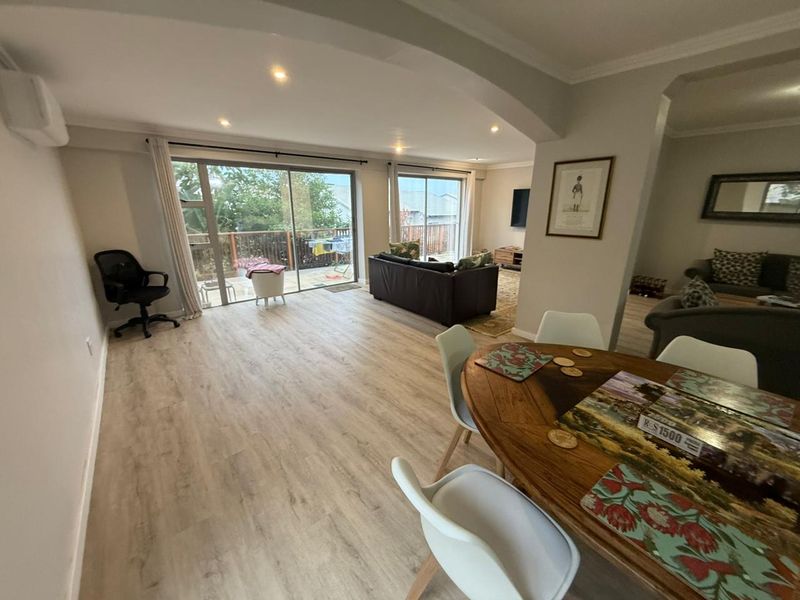 Stunning 4 bedroom townhouse with beach accesss - Photo 7