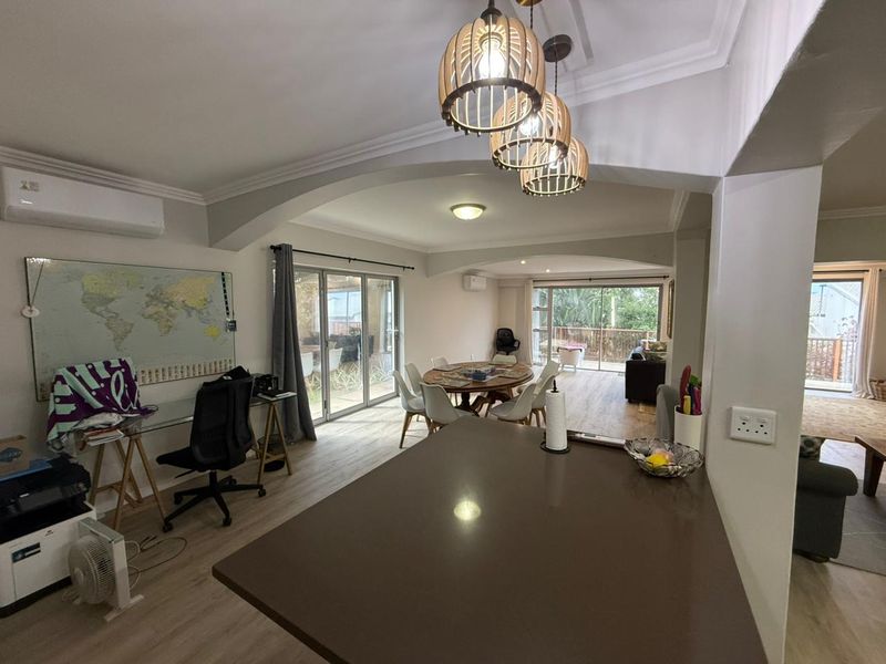 Stunning 4 bedroom townhouse with beach accesss - Photo 6