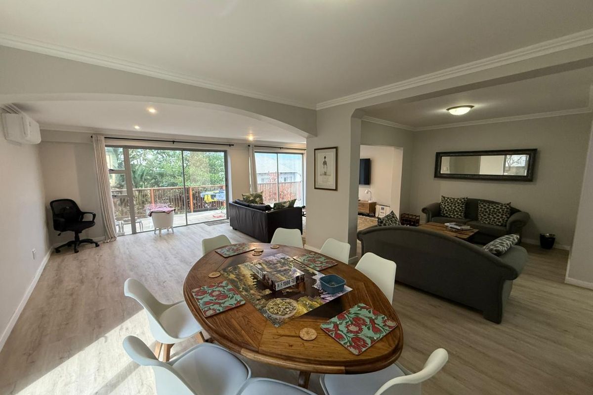 Stunning 4 bedroom townhouse with beach accesss - Photo 3