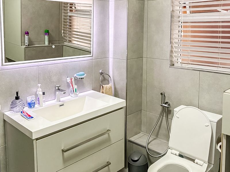 Two Bedroom one bathroom apartment with balcony in the heart of wynberg Upper - Photo 7