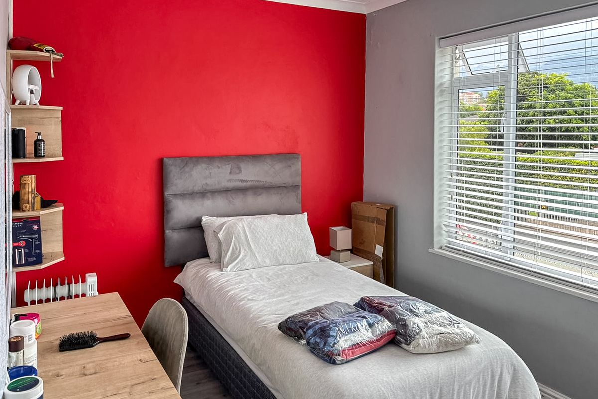 Two Bedroom one bathroom apartment with balcony in the heart of wynberg Upper - Photo 5