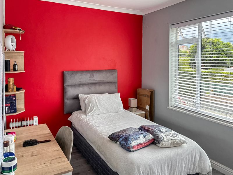 Two Bedroom one bathroom apartment with balcony in the heart of wynberg Upper - Photo 5