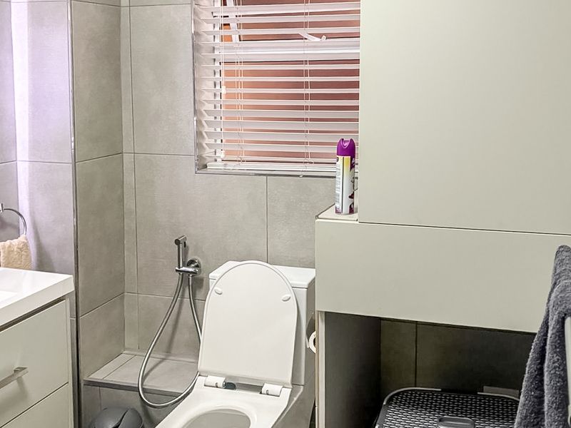 Two Bedroom one bathroom apartment with balcony in the heart of wynberg Upper - Photo 9