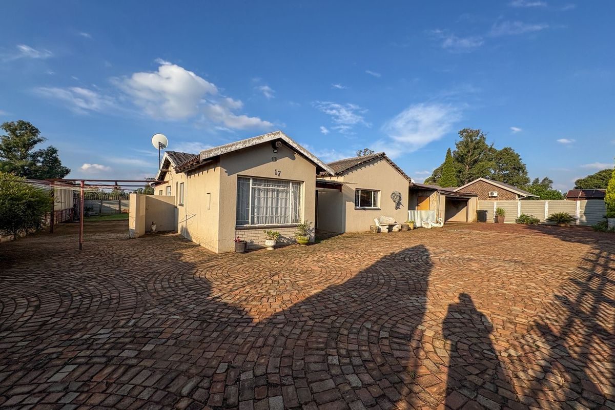 Three bedroom house for sale with a two bedroom flatlet - Photo 4