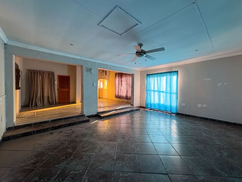 Three bedroom house for sale with a two bedroom flatlet - Photo 9