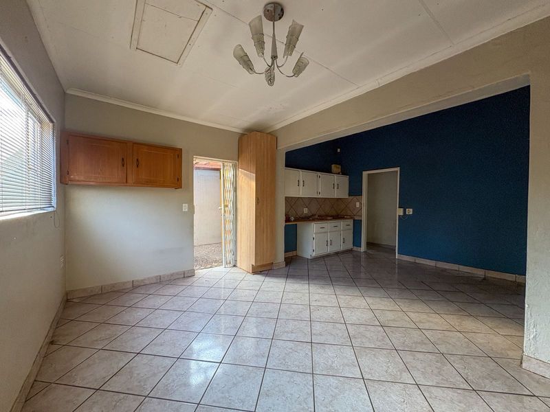 Three bedroom house for sale with a two bedroom flatlet - Photo 6