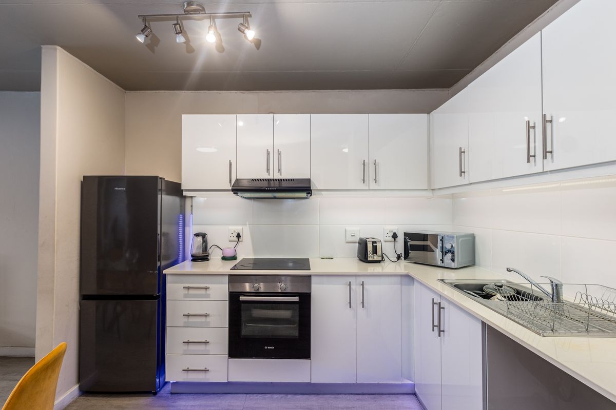 Stylish Observatory Living with Lion’s Head Views | High Rental Demand Investment Opportunity - Photo 3