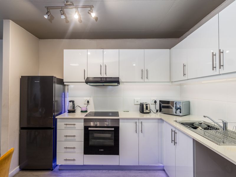 Stylish Observatory Living with Lion’s Head Views | High Rental Demand Investment Opportunity - Photo 3