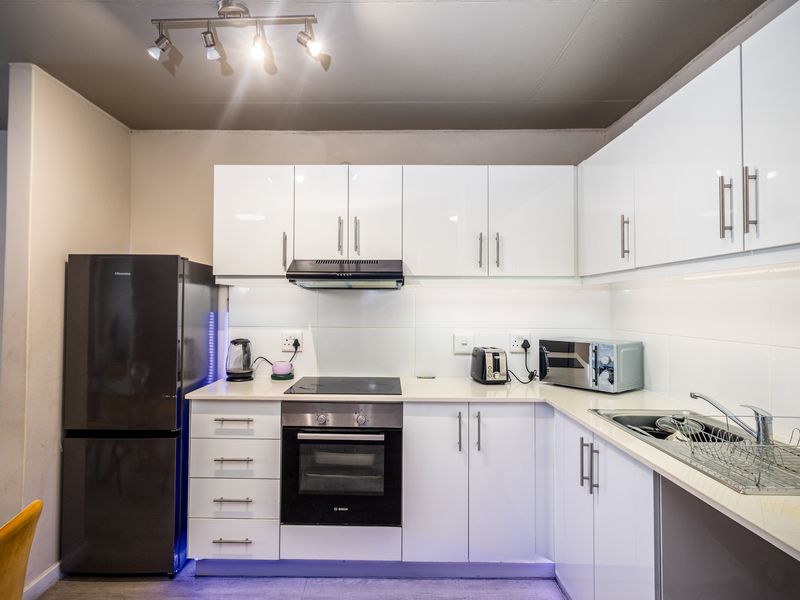 Stylish Observatory Living with Lion’s Head Views | High Rental Demand Investment Opportunity - Photo 8
