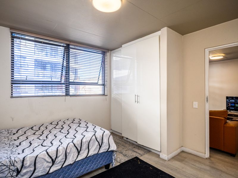 Stylish Observatory Living with Lion’s Head Views | High Rental Demand Investment Opportunity - Photo 4
