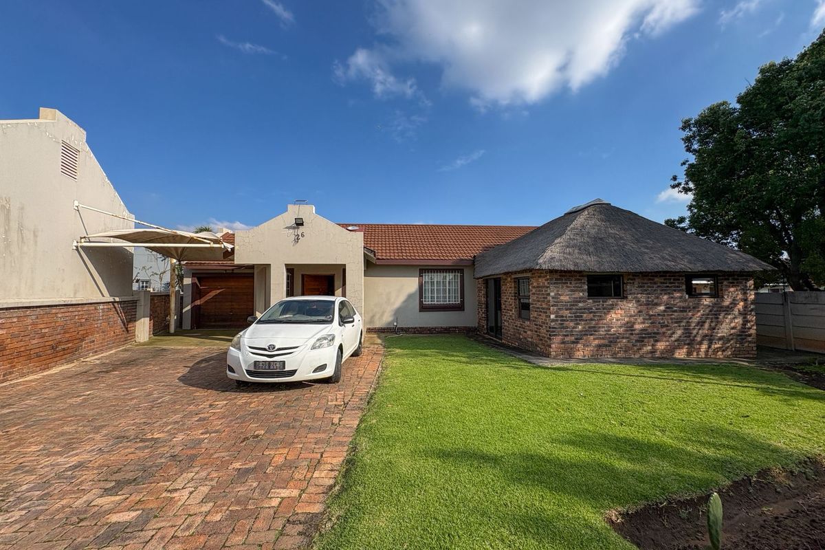 Three bedroom house for sale in Dalpark Ext 1 - Photo 3