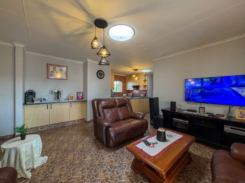 Three bedroom house for sale in Dalpark Ext 1 - Photo 10